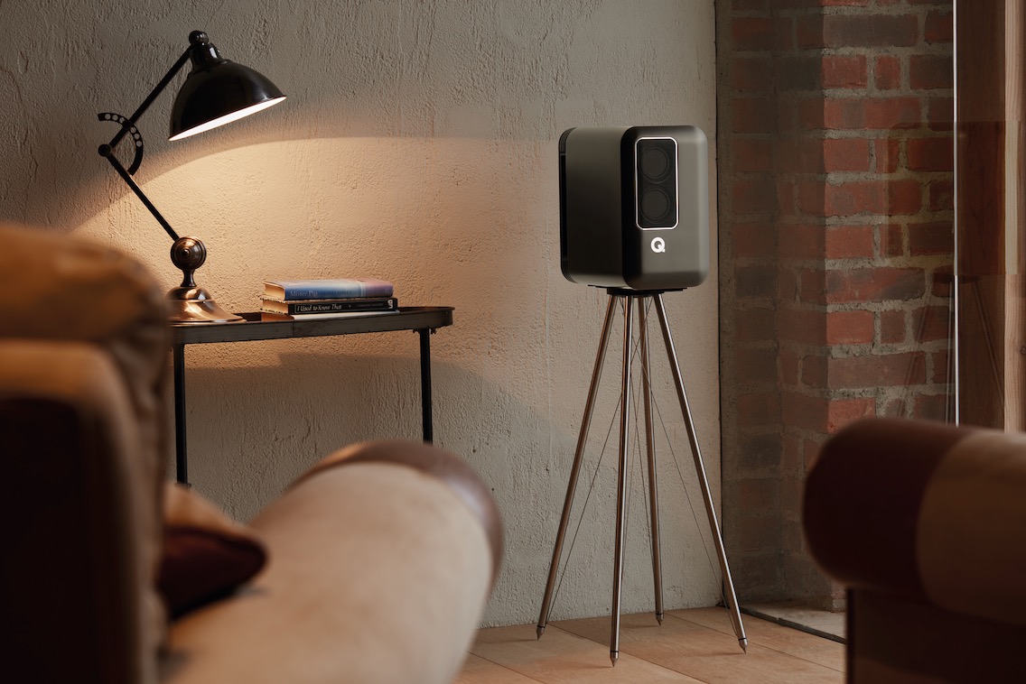 Q Active 200 Black Lifestyle